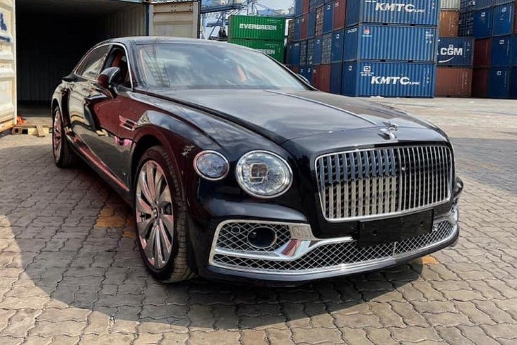 Dai gia Lan dot bien Cu Chi tau Bentley Flying Spur hon 30 ty