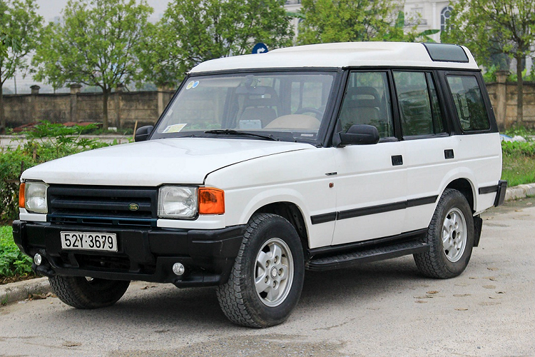 Soi SUV Land Rover Discovery 1996 