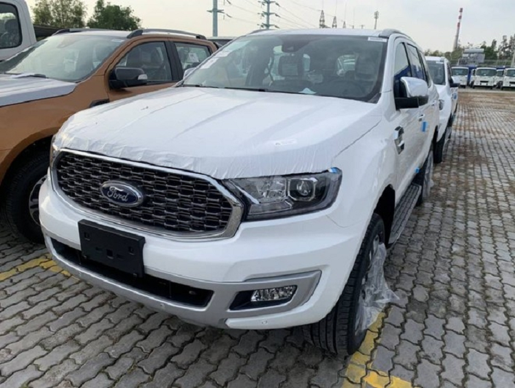 Ford Everest 2021 bat ngo giam toi 80 trieu dong tai dai ly