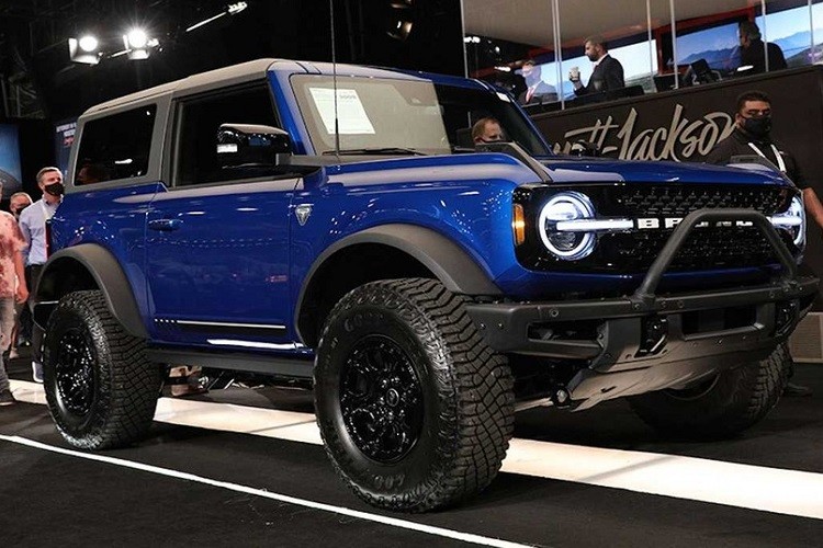 Ford Bronco 2021 ma VIN 001 dau gia duoc hon 23 ty dong