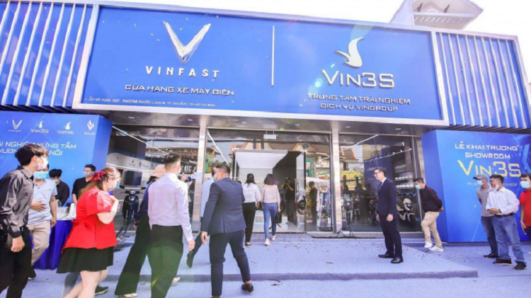 Ra mat 64 showroom trai nghiem xe dien Vinfast tai Viet Nam-Hinh-2