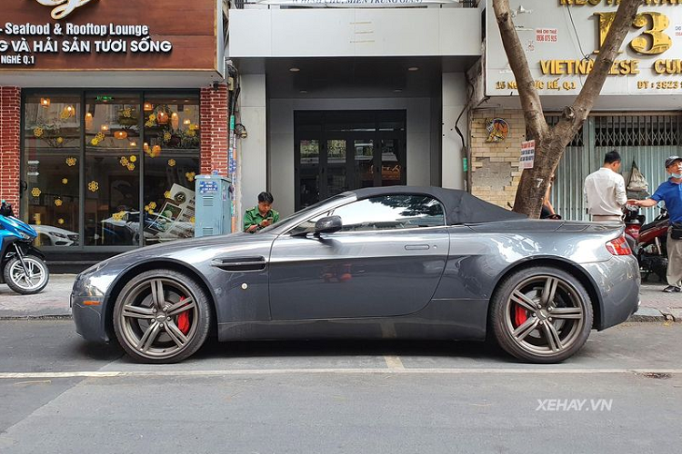 Sieu xe Aston Martin V8 Vantage Roadster 
