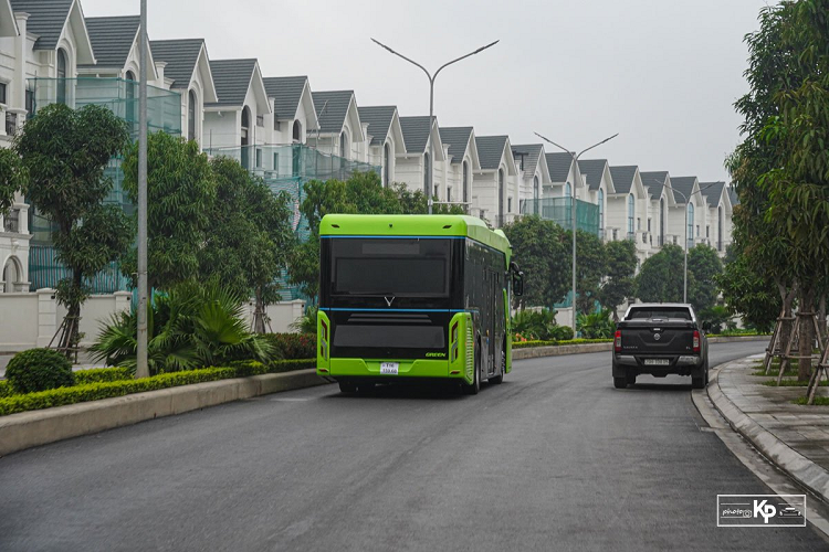 Xe VinBus dien chay thu tai Ha Noi, ngay lan banh can ke-Hinh-7