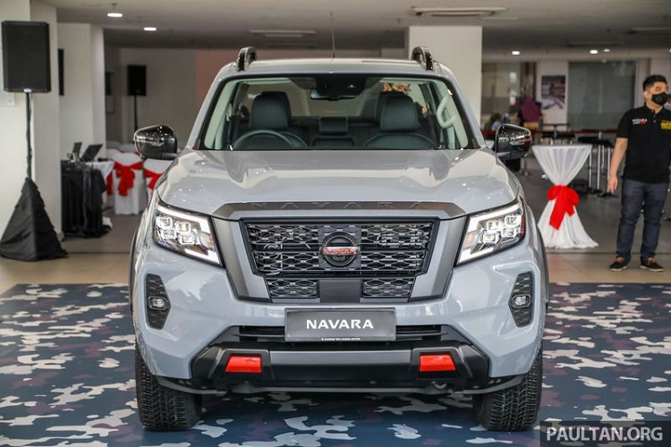 Nissan Navara PRO-4X ra mat tai Malaysia, dan choi Viet ngong cho-Hinh-2