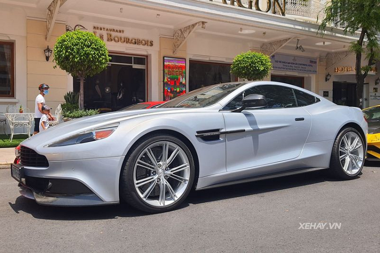 Aston Martin Vanquish phong cach DB5 cua diep vien 007 o Sai Gon-Hinh-3