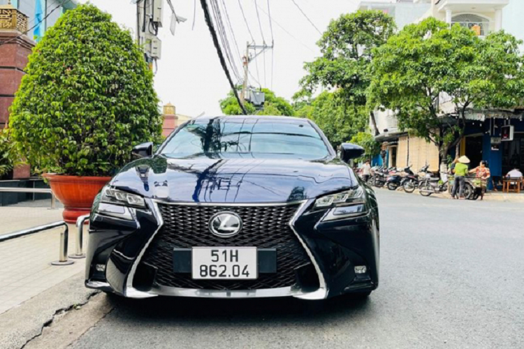 Can canh Lexus GS200t chay 5 nam, 