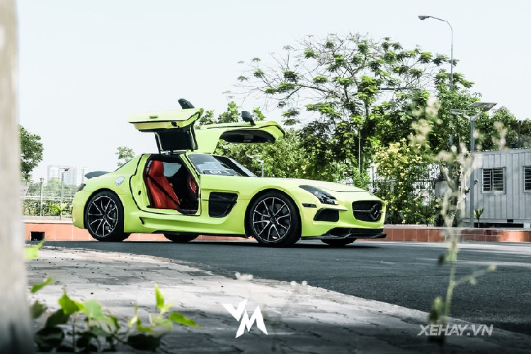 Mercedes-AMG SLS hon 12 ty 