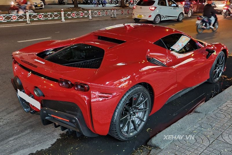 Ngam sieu xe Ferrari SF90 Stradale khong duoi 30 ty tai Sai Gon-Hinh-2