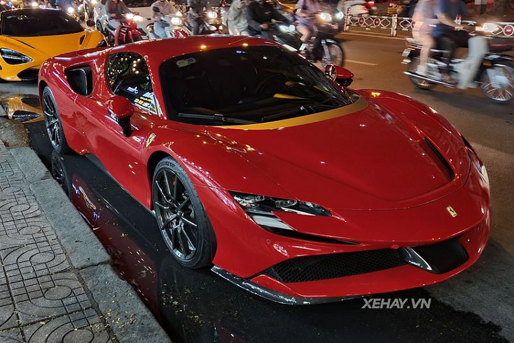 Ngam sieu xe Ferrari SF90 Stradale khong duoi 30 ty tai Sai Gon