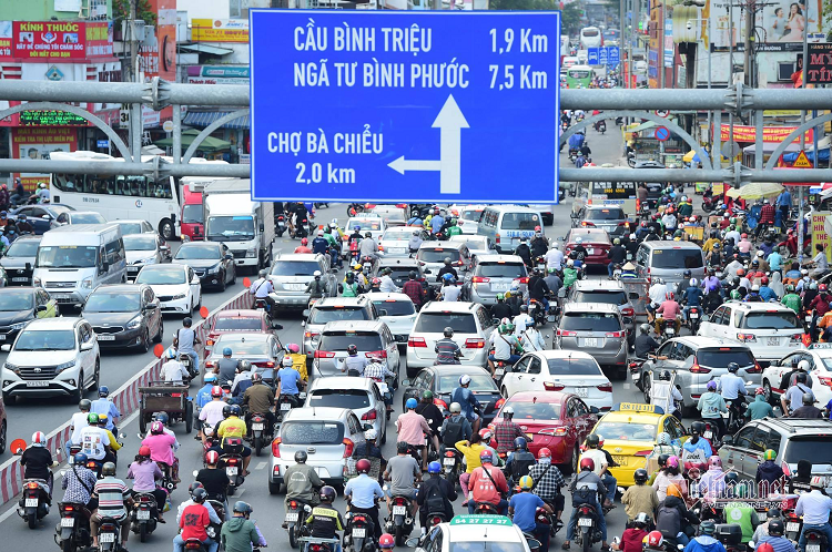 Dong nguoi un un roi thanh pho di nghi le 30/4 - 1/5-Hinh-10