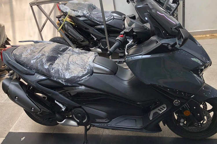 Yamaha TMax 2021 hon 300 trieu tai Viet Nam, 