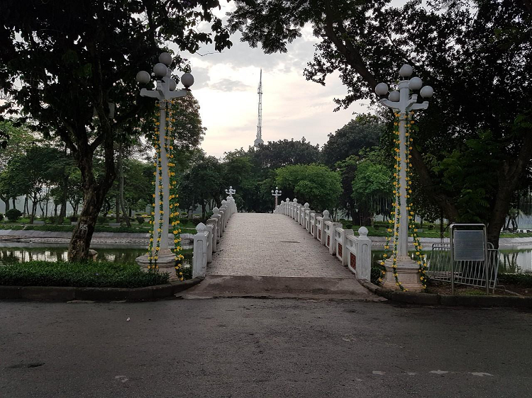 Cong vien Ha Noi dong loat dong cua-Hinh-4