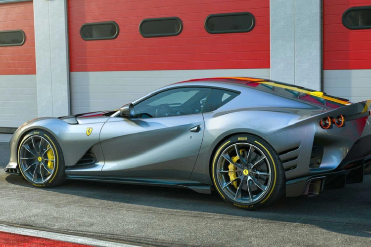 Sieu xe Ferrari 812 Competizione vua ra mat, da 