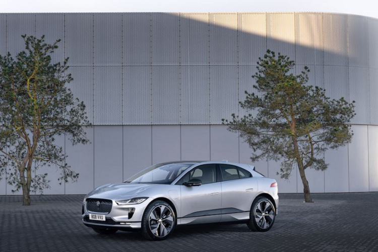 Jaguar I-Pace Black Edition 2021 chay duoc 460 km/lan xac dien-Hinh-2