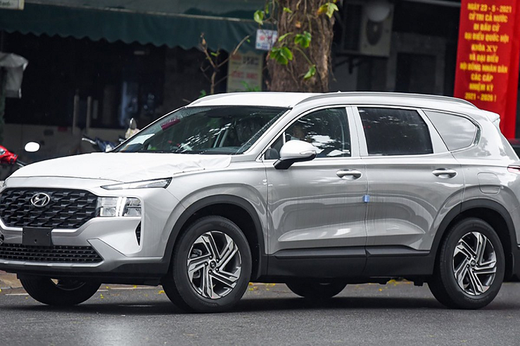 Tom gon Hyundai SantaFe 2021 moi lan banh tai Ha Noi-Hinh-2