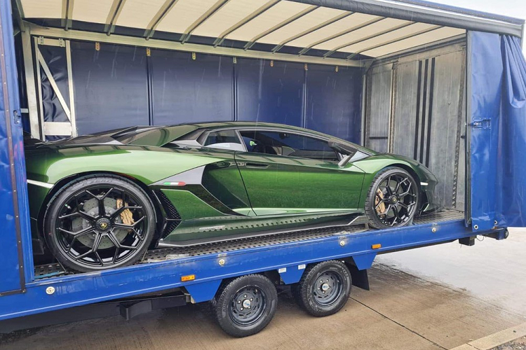 Lamborghini Aventador SVJ Coupe sap ve nuoc voi mau son sieu doc-Hinh-2