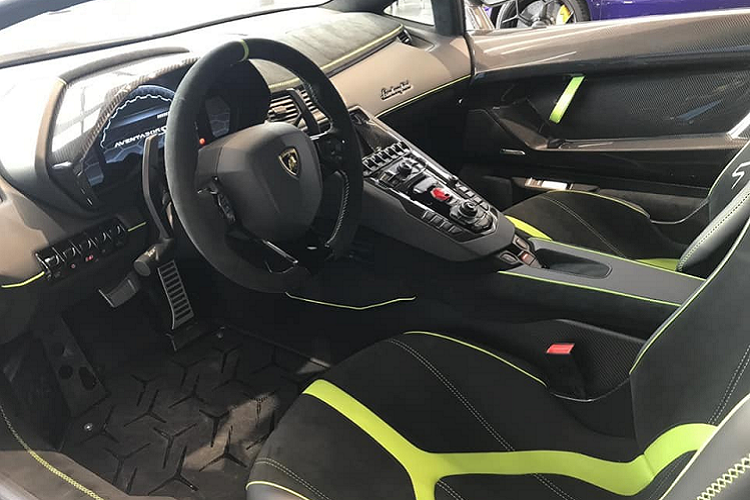 Lamborghini Aventador SVJ Coupe sap ve nuoc voi mau son sieu doc-Hinh-6