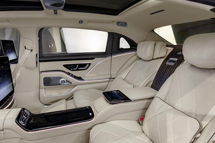 Mercedes-Maybach S680 tu 4,6 ty tai Duc, 