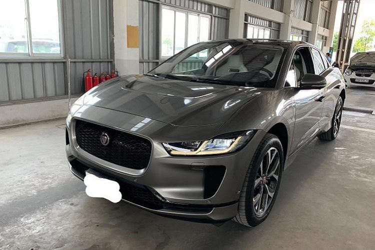 Dai su Anh tai Viet Nam “check in“ ben Jaguar i-Pace chay dien-Hinh-3