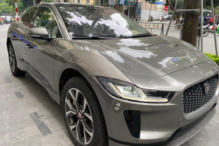 Dai su Anh tai Viet Nam “check in“ ben Jaguar i-Pace chay dien-Hinh-5