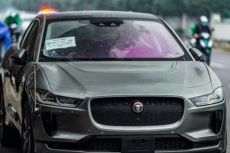 Dai su Anh tai Viet Nam “check in“ ben Jaguar i-Pace chay dien-Hinh-6