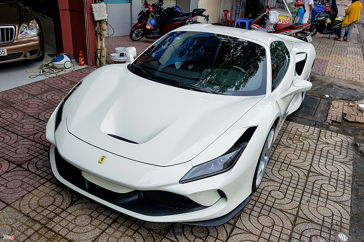 Ferrari F8 Spider hon 20 ty mau son dac biet tai Viet Nam-Hinh-3