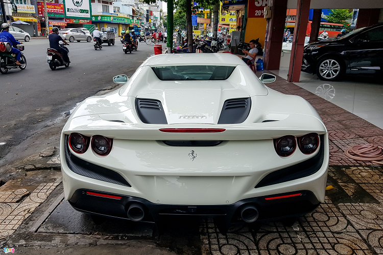 Ferrari F8 Spider hon 20 ty mau son dac biet tai Viet Nam-Hinh-7