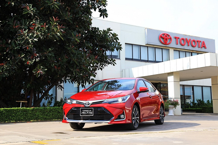 Toyota Corolla Altis dang giam hon 70 trieu tai Viet Nam