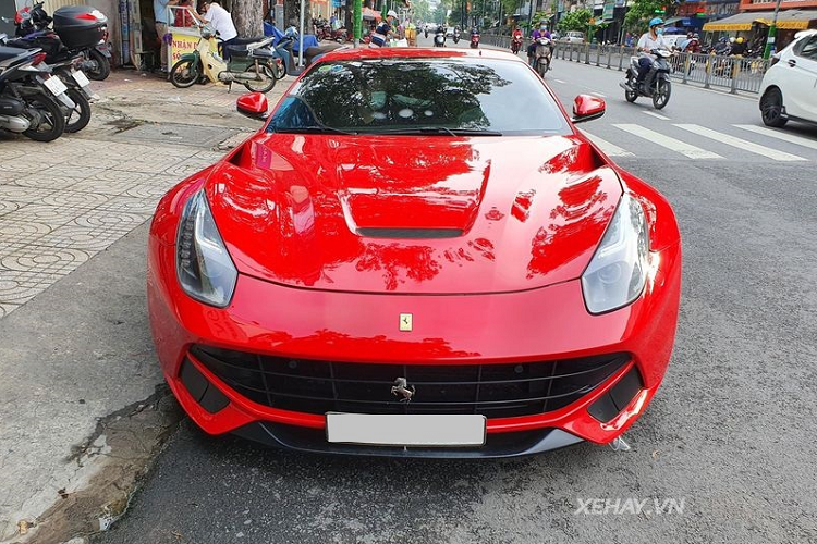 Ferrari F12 Berlinetta 10 nam tuoi o Viet Nam van 