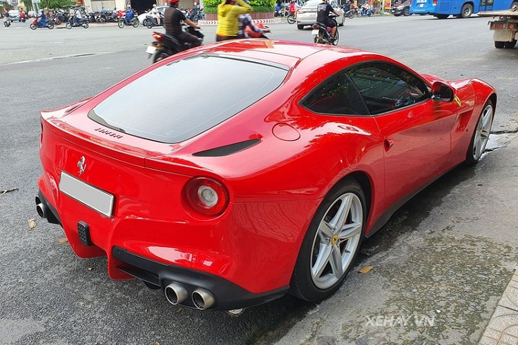 Ferrari F12 Berlinetta 10 nam tuoi o Viet Nam van 