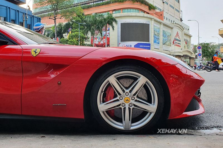 Ferrari F12 Berlinetta 10 nam tuoi o Viet Nam van 