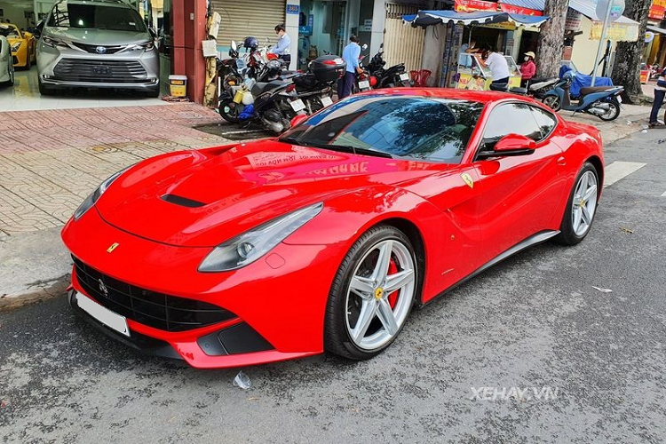 Ferrari F12 Berlinetta 10 nam tuoi o Viet Nam van 