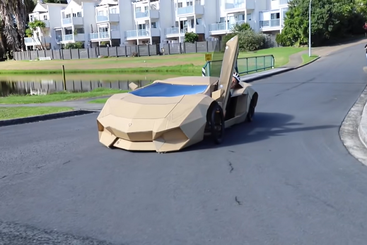 Chiec Lamborghini Aventador tu bia cung, ban hon 230 trieu dong-Hinh-5