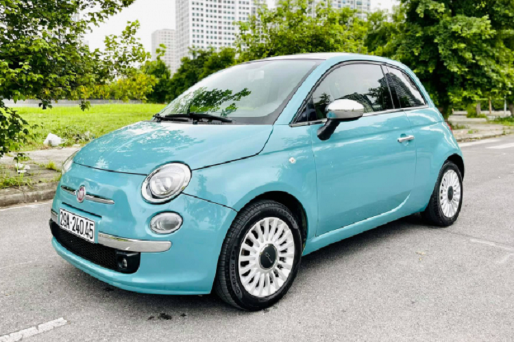 Fiat 500 chay 10 nam, tu tin chao ban 460 trieu tai Ha Noi