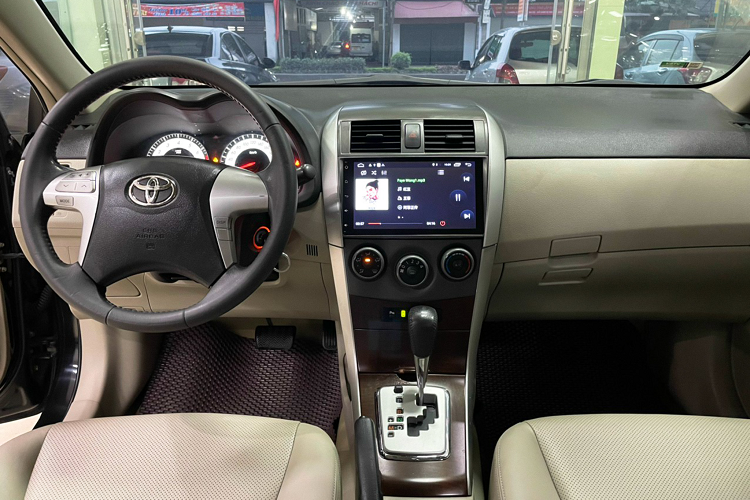 Toyota Corolla Altis 2013, 