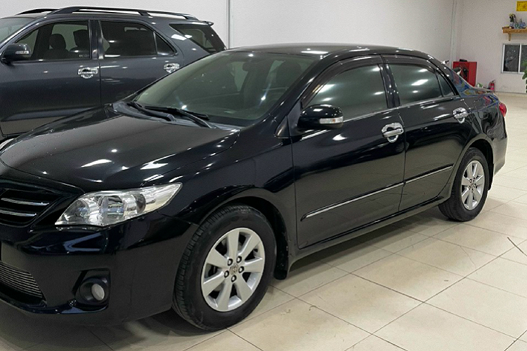 Toyota Corolla Altis 2013, 