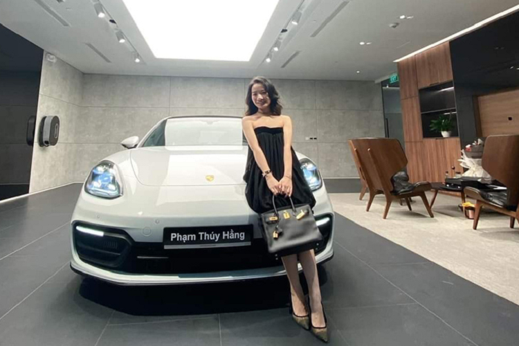 Tot nghiep RMIT, ai nu Nghe An nhan qua Porsche Panamera 8 ty-Hinh-3