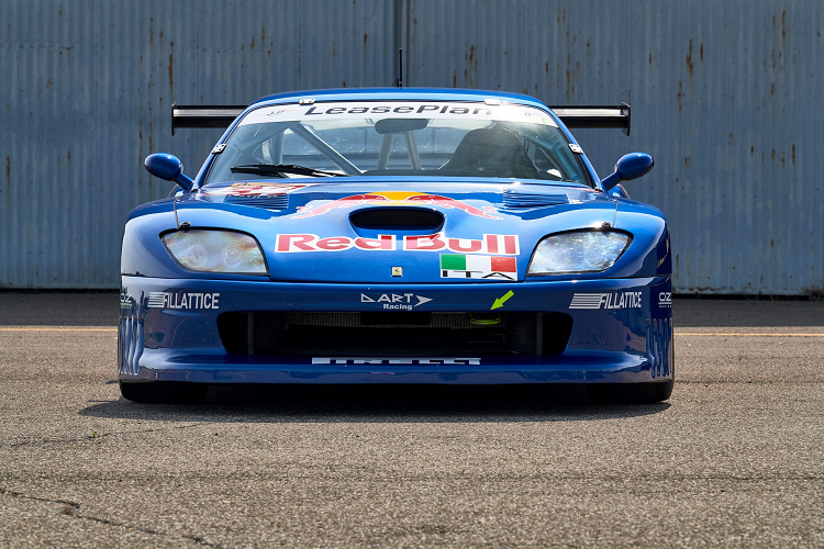 Dau gia sieu xe Ferrari 550 GT1, khoi diem 2,2 trieu USD-Hinh-3