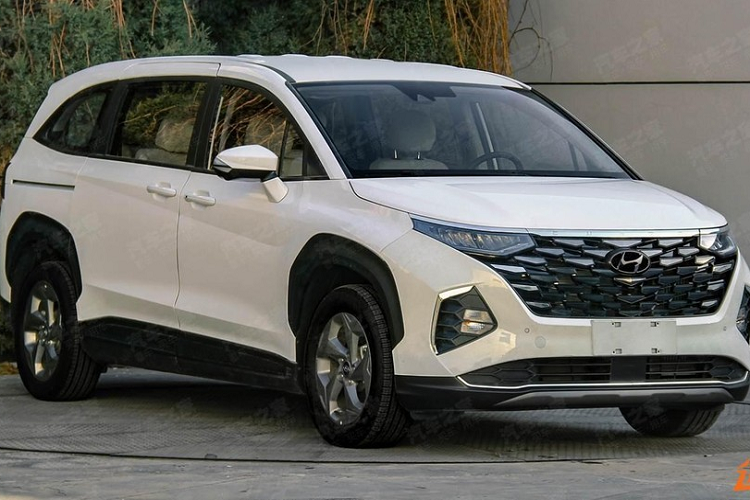 Hyundai Custo 2022 lo dien 