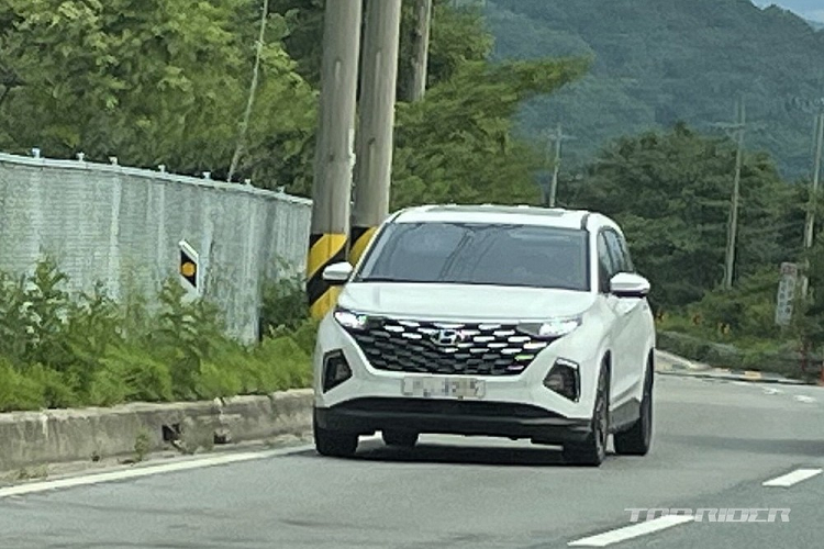 Hyundai Custo 2022 lo dien 