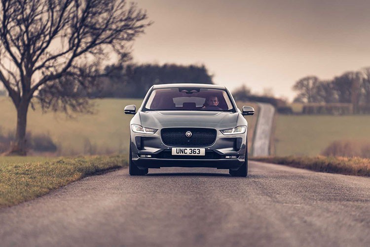 Jaguar I-Pace 2022 tu 1,6 ty dong, sac 15 phut chay duoc 100 km-Hinh-9