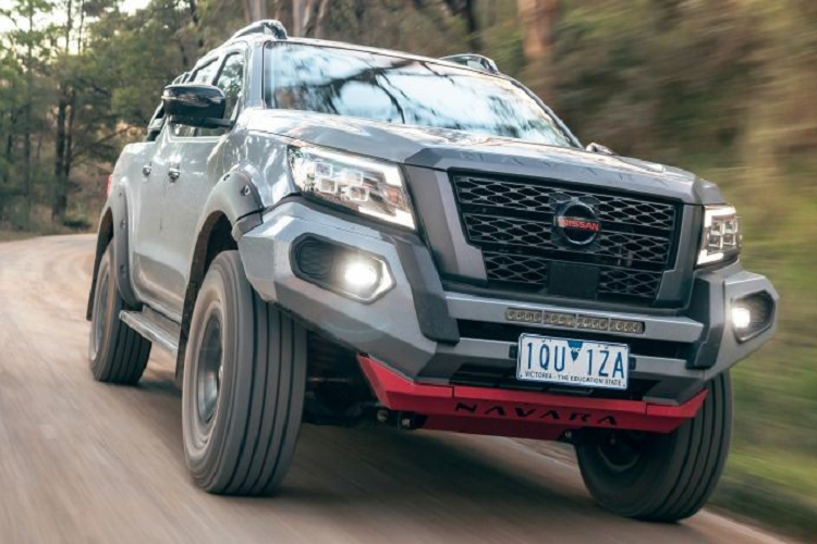 Nissan Navara Pro-4X Warrior 2021 co gi de 