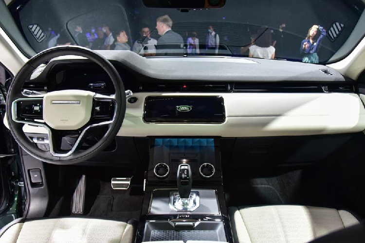 Range Rover Evoque L 2021 ra mat, ban ra tu 1,4 ty dong-Hinh-6