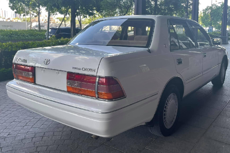 Toyota Crown “Bo truong” chay 20 nam, ban 900 trieu tai Viet Nam-Hinh-7