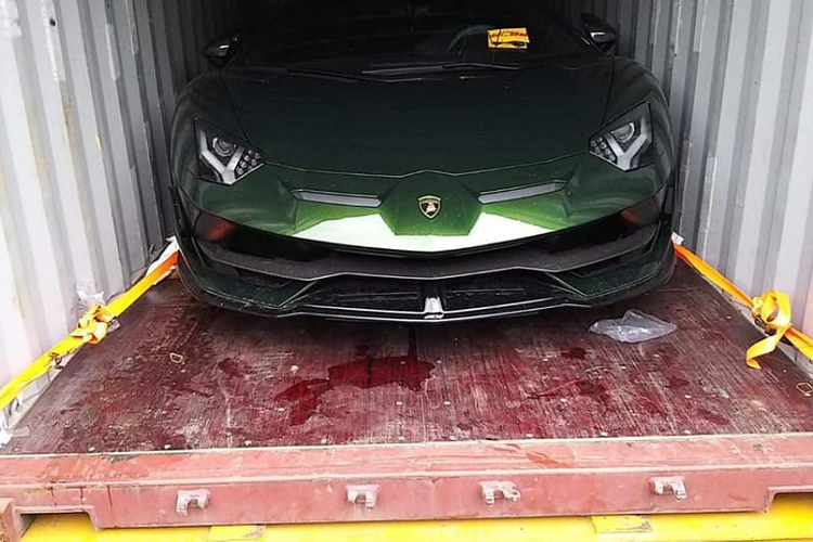 Dai gia lan dot bien Cu Chi tau Lamborghini Aventador SVJ 