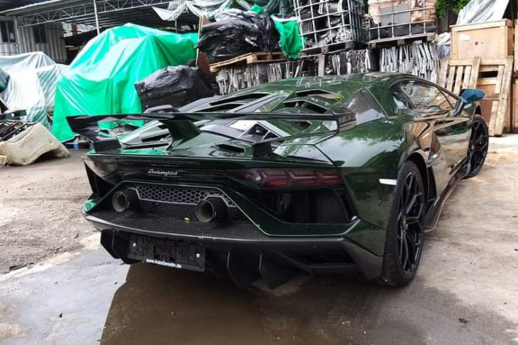 Dai gia lan dot bien Cu Chi tau Lamborghini Aventador SVJ 