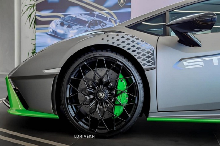 Lamborghini Huracan STO mau son “bo chien” cua dai gia Campuchia-Hinh-3