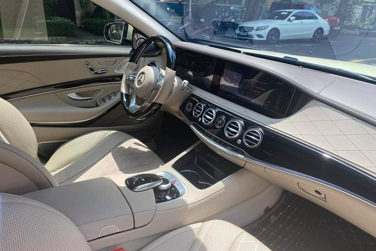 Mercedes-Maybach S450 moi chay 3 nam, da 