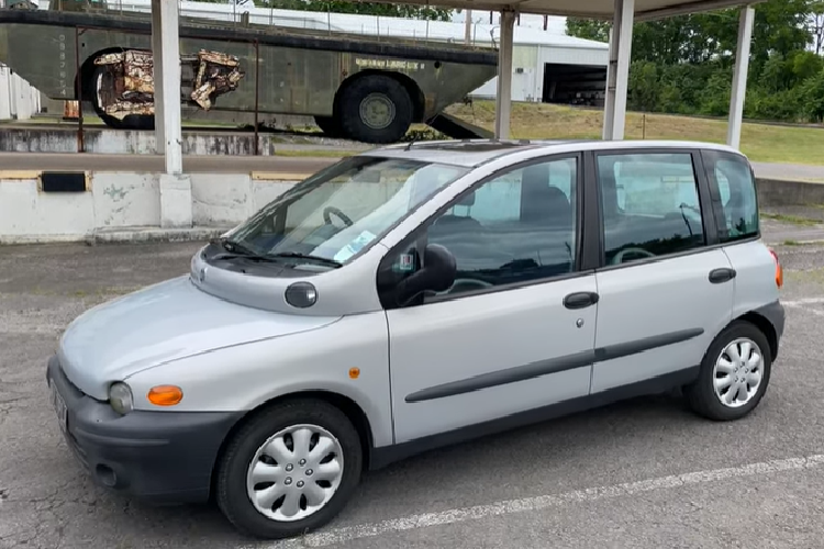 Fiat Multipla - mau xe gia dinh ky la va xau xi nhat the gioi-Hinh-4