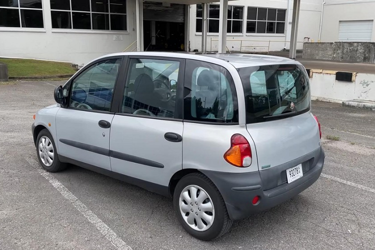 Fiat Multipla - mau xe gia dinh ky la va xau xi nhat the gioi-Hinh-5